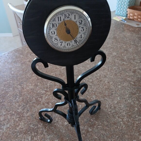Wrought Iron Free Standing Clock 18" Tall - Picture 1 of 2